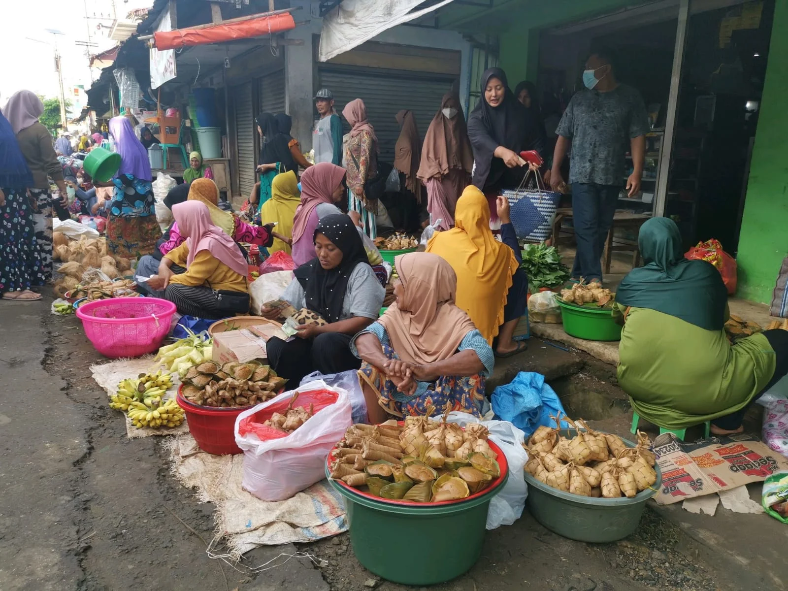 Pasar Murah di Bawean Bikin Kecewa, Harga Sembako Sama dengan Pasar Lokal